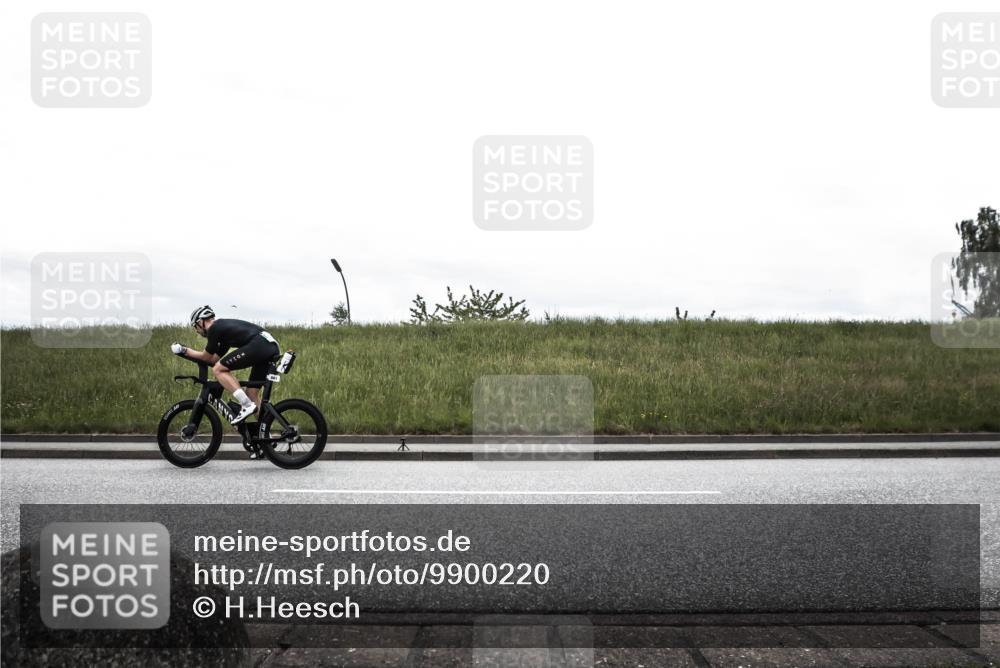 21.06.2026 - 29. Vierlanden-Triathlon H.Heesch http://msf.ph/oto/9900220 21.06.2026 12:02:17 Radfahren 661, 844, 885 meine-sportfotos.de