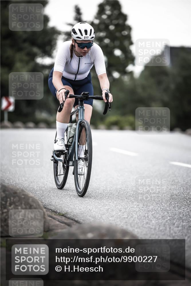 21.06.2026 - 29. Vierlanden-Triathlon H.Heesch http://msf.ph/oto/9900227 21.06.2026 10:08:48 Radfahren 30, 212, 269, 277 meine-sportfotos.de