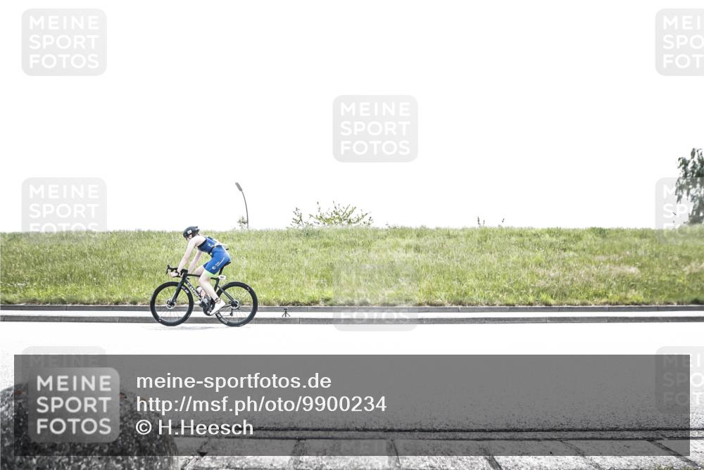 21.06.2026 - 29. Vierlanden-Triathlon H.Heesch http://msf.ph/oto/9900234 21.06.2026 13:04:46 Radfahren 987, 1023, 1081 meine-sportfotos.de