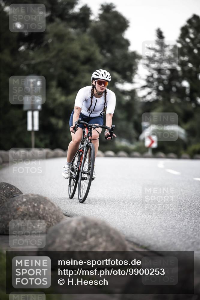 21.06.2026 - 29. Vierlanden-Triathlon H.Heesch http://msf.ph/oto/9900253 21.06.2026 10:08:51 Radfahren 30, 269, 277 meine-sportfotos.de
