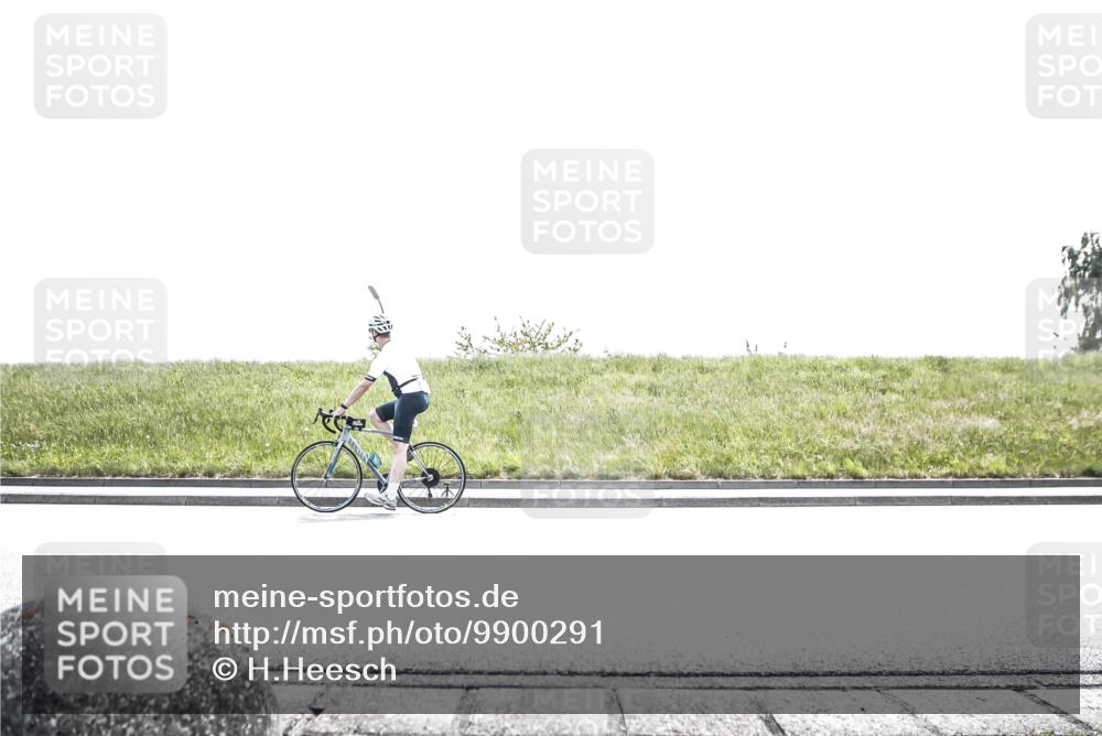 21.06.2026 - 29. Vierlanden-Triathlon H.Heesch http://msf.ph/oto/9900291 21.06.2026 13:09:06 Radfahren  meine-sportfotos.de