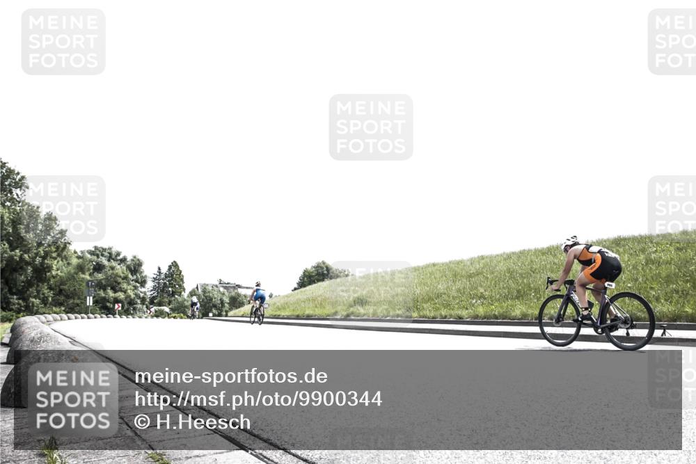 21.06.2026 - 29. Vierlanden-Triathlon H.Heesch http://msf.ph/oto/9900344 21.06.2026 12:59:48 Radfahren 1008, 1011 meine-sportfotos.de