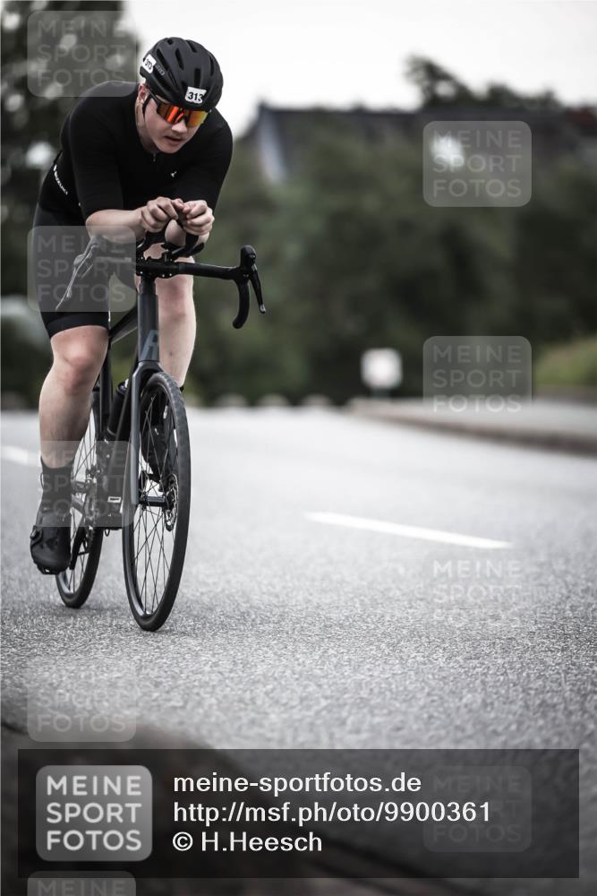 21.06.2026 - 29. Vierlanden-Triathlon H.Heesch http://msf.ph/oto/9900361 21.06.2026 10:09:06 Radfahren 313 meine-sportfotos.de