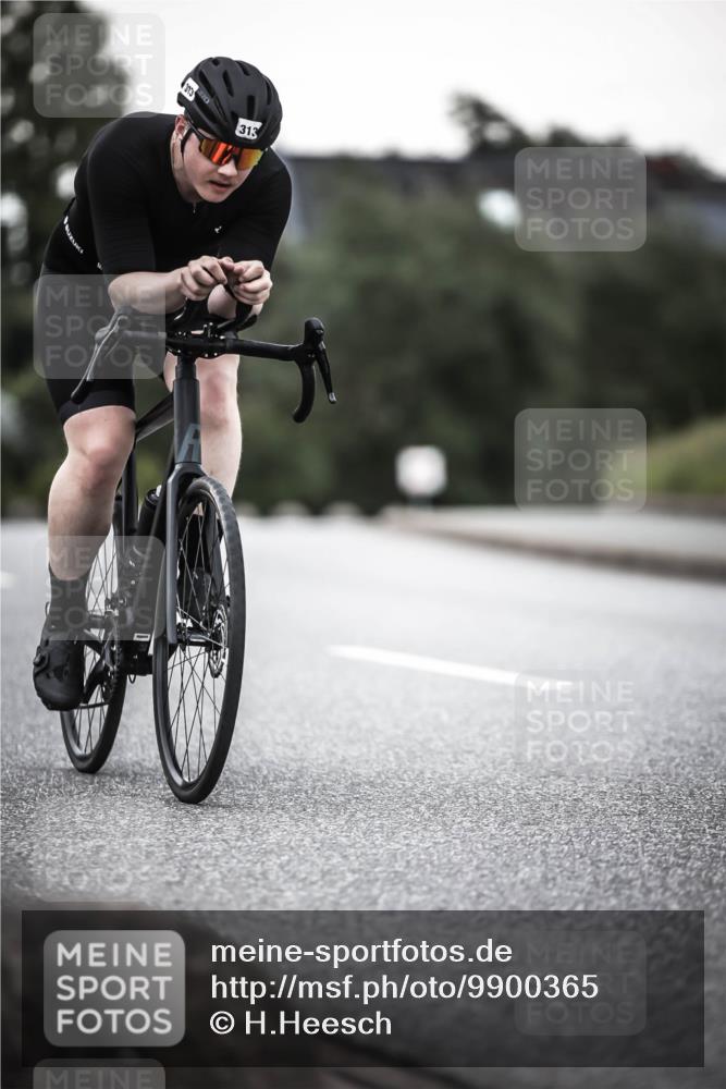 21.06.2026 - 29. Vierlanden-Triathlon H.Heesch http://msf.ph/oto/9900365 21.06.2026 10:09:06 Radfahren 313 meine-sportfotos.de