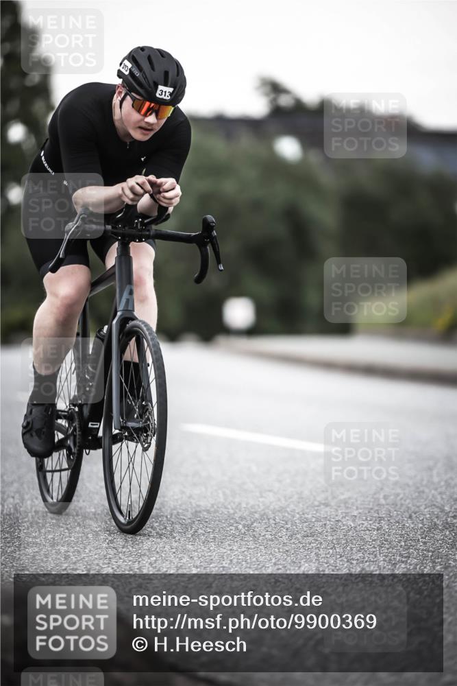 21.06.2026 - 29. Vierlanden-Triathlon H.Heesch http://msf.ph/oto/9900369 21.06.2026 10:09:06 Radfahren 313 meine-sportfotos.de