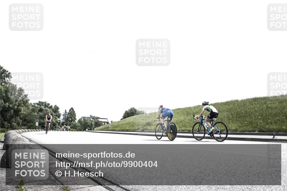 21.06.2026 - 29. Vierlanden-Triathlon H.Heesch http://msf.ph/oto/9900404 21.06.2026 13:02:07 Radfahren 982, 1047, 1065 meine-sportfotos.de