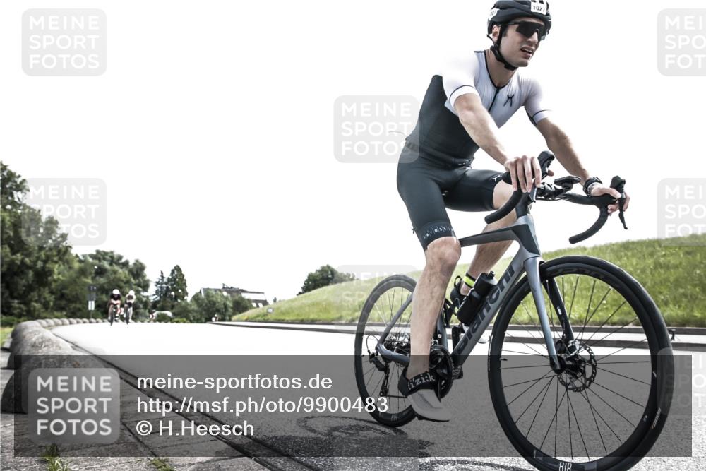 21.06.2026 - 29. Vierlanden-Triathlon H.Heesch http://msf.ph/oto/9900483 21.06.2026 13:05:25 Radfahren 1027, 1051, 1067, 1088 meine-sportfotos.de