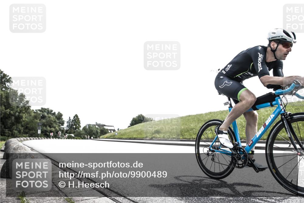 21.06.2026 - 29. Vierlanden-Triathlon H.Heesch http://msf.ph/oto/9900489 21.06.2026 13:05:48 Radfahren 1029, 1069 meine-sportfotos.de