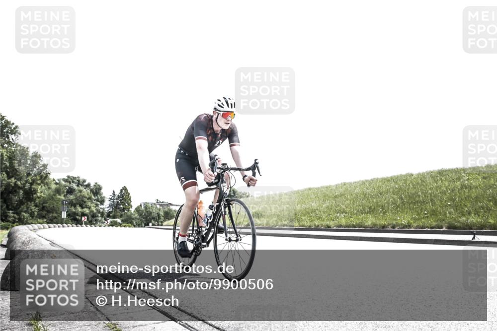 21.06.2026 - 29. Vierlanden-Triathlon H.Heesch http://msf.ph/oto/9900506 21.06.2026 13:08:16 Radfahren 1057, 1073 meine-sportfotos.de