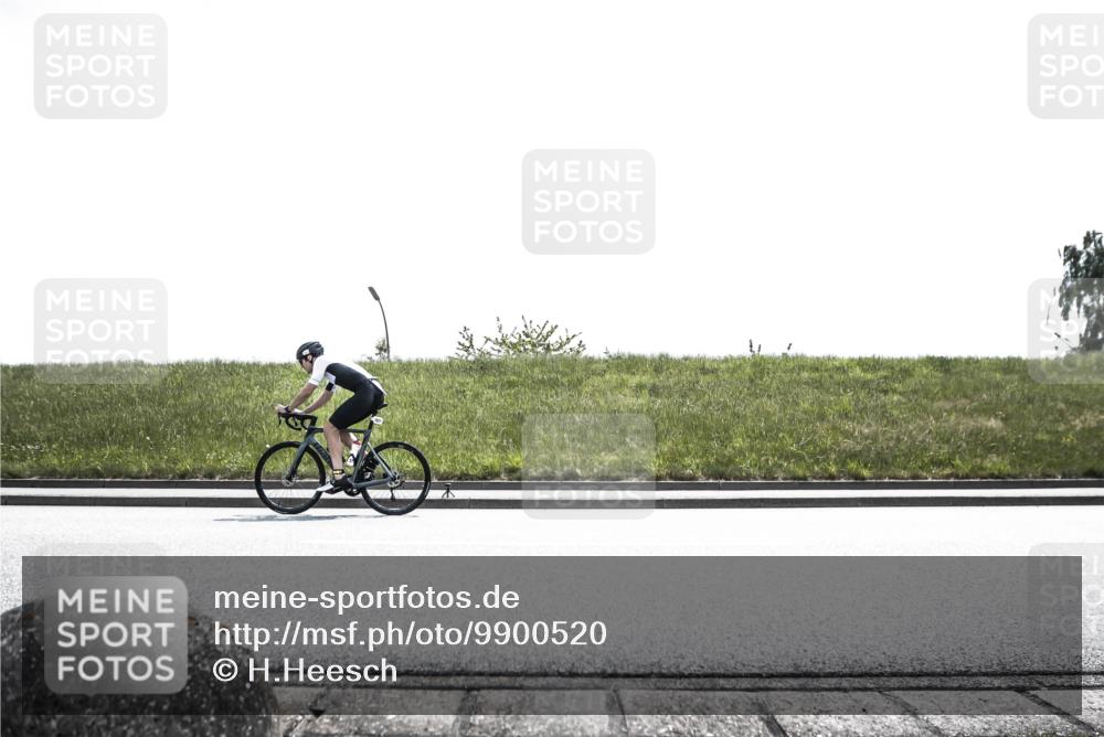 21.06.2026 - 29. Vierlanden-Triathlon H.Heesch http://msf.ph/oto/9900520 21.06.2026 13:31:06 Radfahren 1027, 1032 meine-sportfotos.de