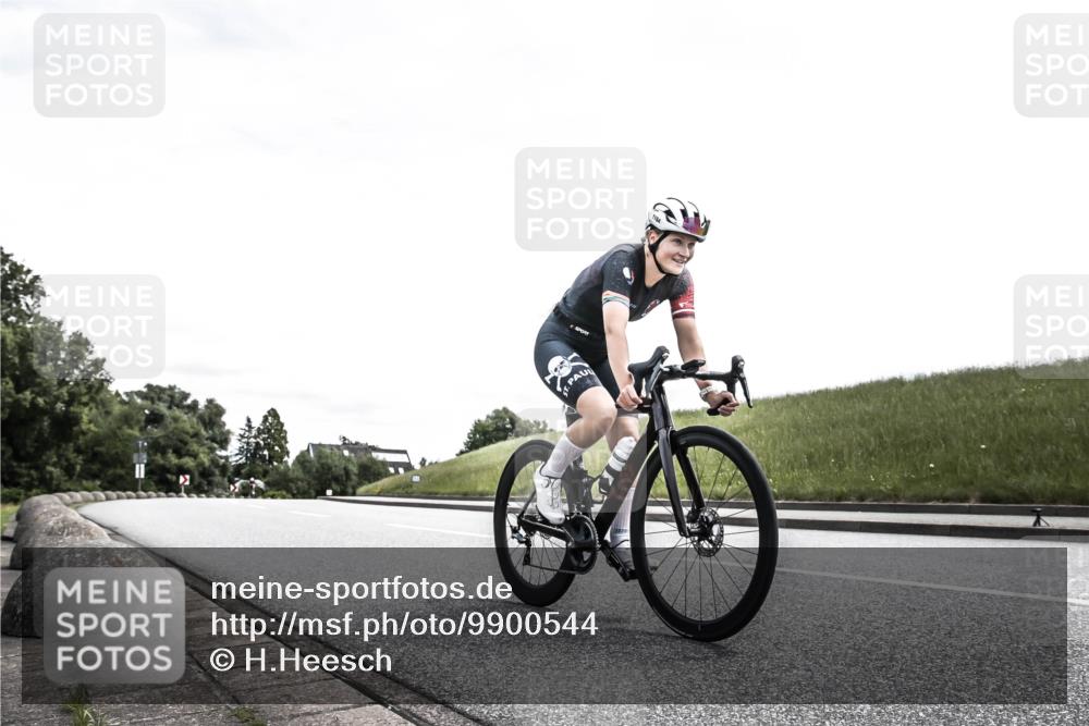 21.06.2026 - 29. Vierlanden-Triathlon H.Heesch http://msf.ph/oto/9900544 21.06.2026 13:18:34 Radfahren 1158, 1164 meine-sportfotos.de