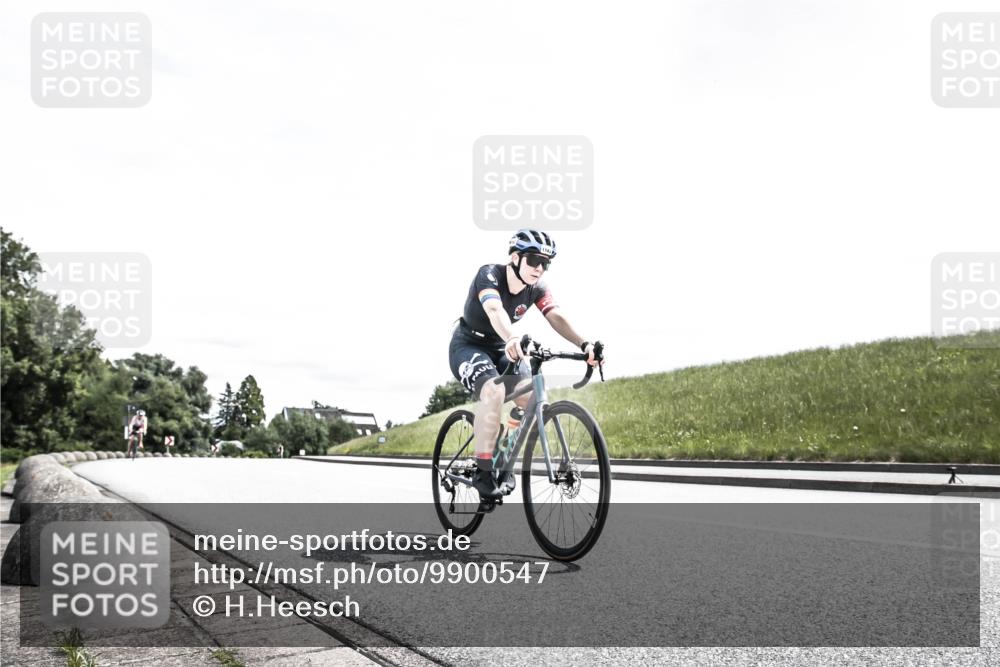 21.06.2026 - 29. Vierlanden-Triathlon H.Heesch http://msf.ph/oto/9900547 21.06.2026 13:20:42 Radfahren 1119, 1144, 1163 meine-sportfotos.de