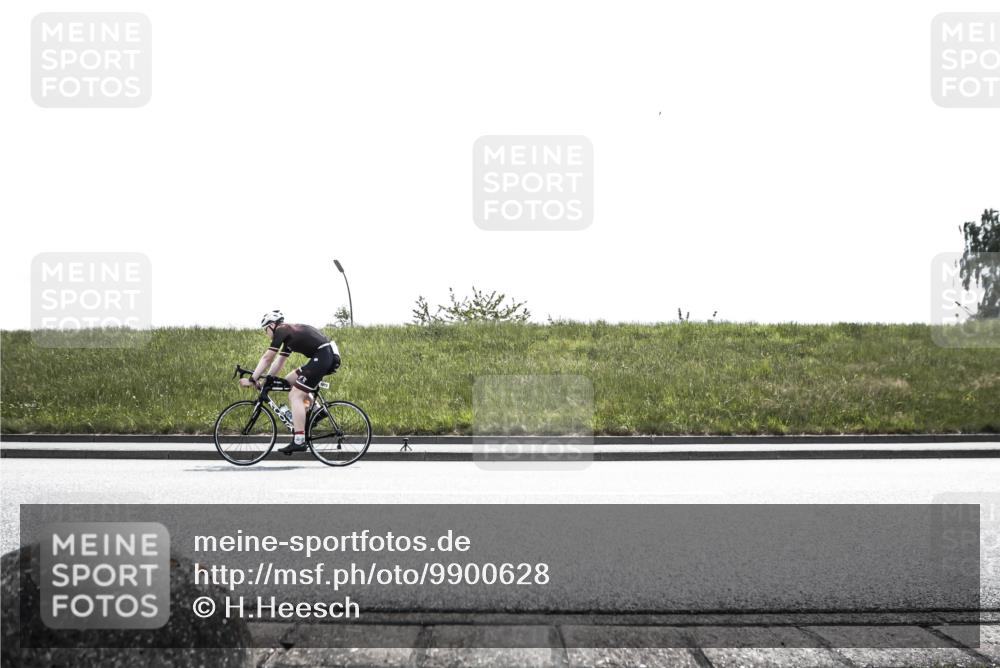 21.06.2026 - 29. Vierlanden-Triathlon H.Heesch http://msf.ph/oto/9900628 21.06.2026 13:34:36 Radfahren 1073, 1202 meine-sportfotos.de