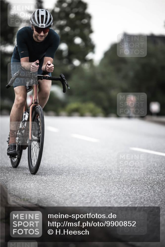 21.06.2026 - 29. Vierlanden-Triathlon H.Heesch http://msf.ph/oto/9900852 21.06.2026 10:10:04 Radfahren 29, 430 meine-sportfotos.de