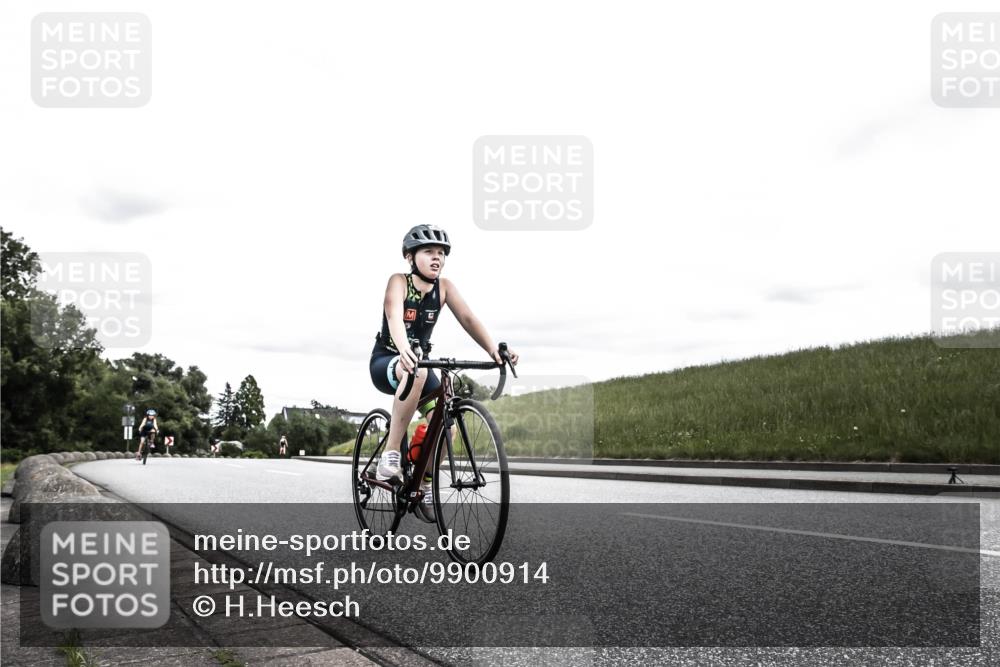 21.06.2026 - 29. Vierlanden-Triathlon H.Heesch http://msf.ph/oto/9900914 21.06.2026 14:58:46 Radfahren 1320, 1321 meine-sportfotos.de
