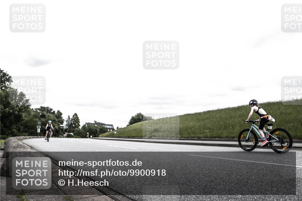 21.06.2026 - 29. Vierlanden-Triathlon H.Heesch http://msf.ph/oto/9900918 21.06.2026 14:58:46 Radfahren 1320, 1321 meine-sportfotos.de