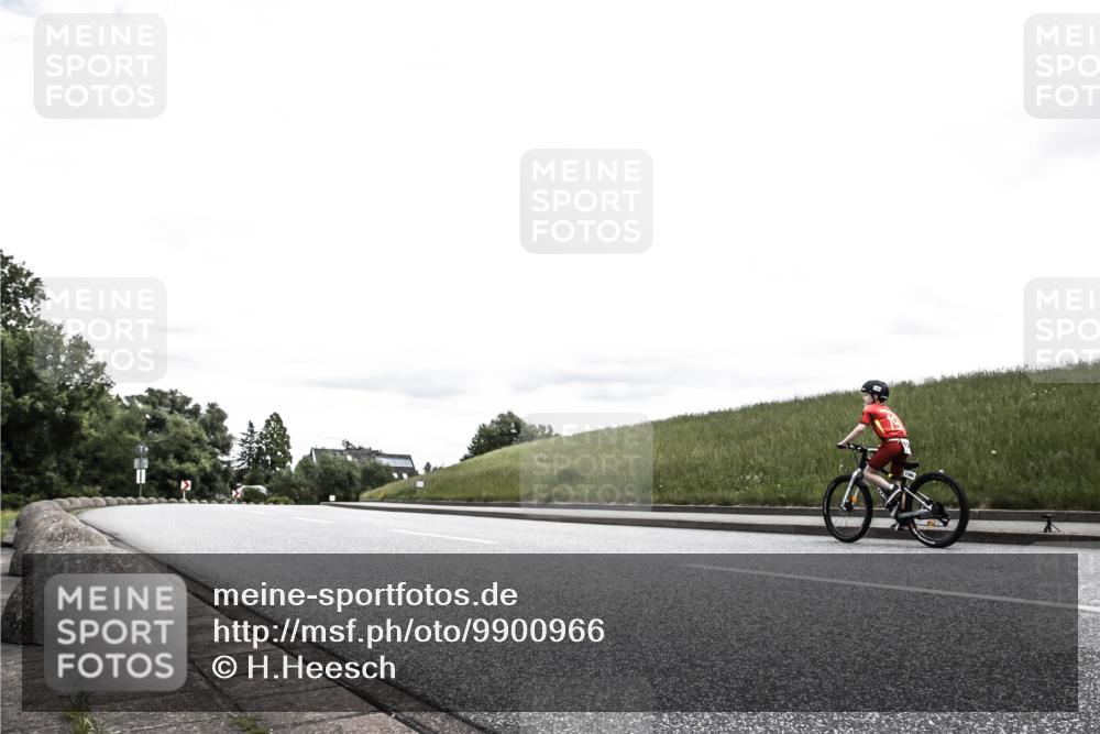 21.06.2026 - 29. Vierlanden-Triathlon H.Heesch http://msf.ph/oto/9900966 21.06.2026 15:00:53 Radfahren  meine-sportfotos.de