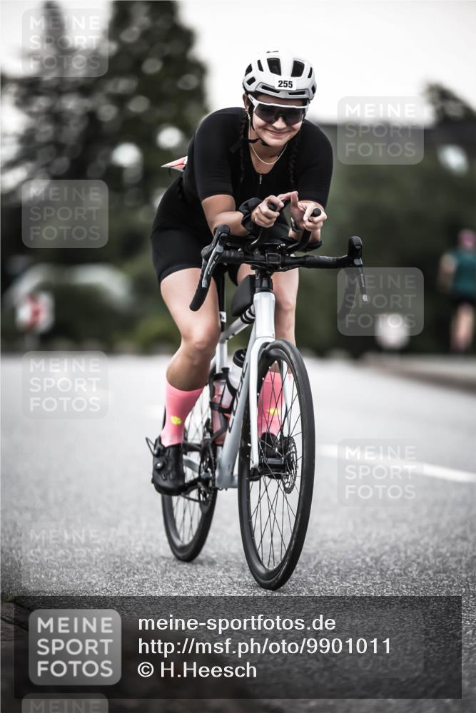 21.06.2026 - 29. Vierlanden-Triathlon H.Heesch http://msf.ph/oto/9901011 21.06.2026 10:10:24 Radfahren 230, 255, 295, 356 meine-sportfotos.de