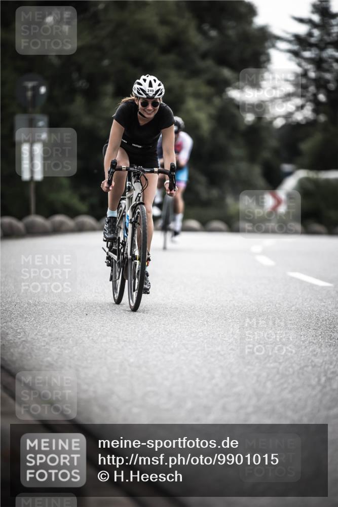 21.06.2026 - 29. Vierlanden-Triathlon H.Heesch http://msf.ph/oto/9901015 21.06.2026 09:29:40 Radfahren 186, 249 meine-sportfotos.de