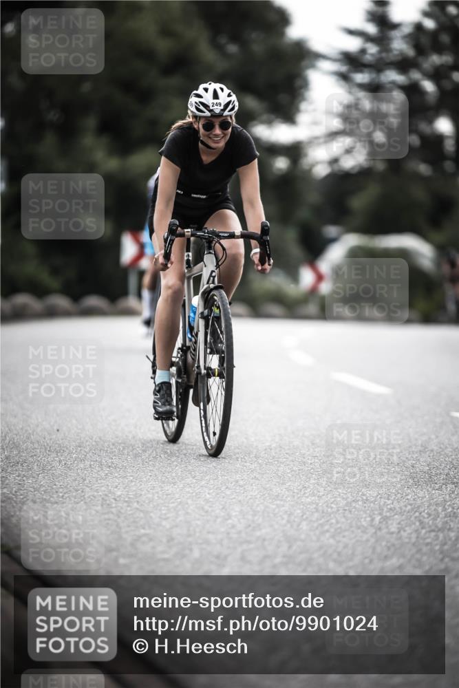21.06.2026 - 29. Vierlanden-Triathlon H.Heesch http://msf.ph/oto/9901024 21.06.2026 09:29:41 Radfahren 186, 249 meine-sportfotos.de