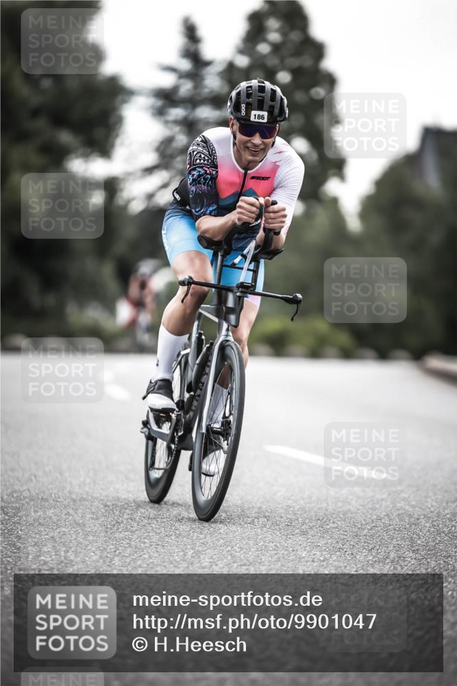 21.06.2026 - 29. Vierlanden-Triathlon H.Heesch http://msf.ph/oto/9901047 21.06.2026 09:29:42 Radfahren 186, 249, 281 meine-sportfotos.de