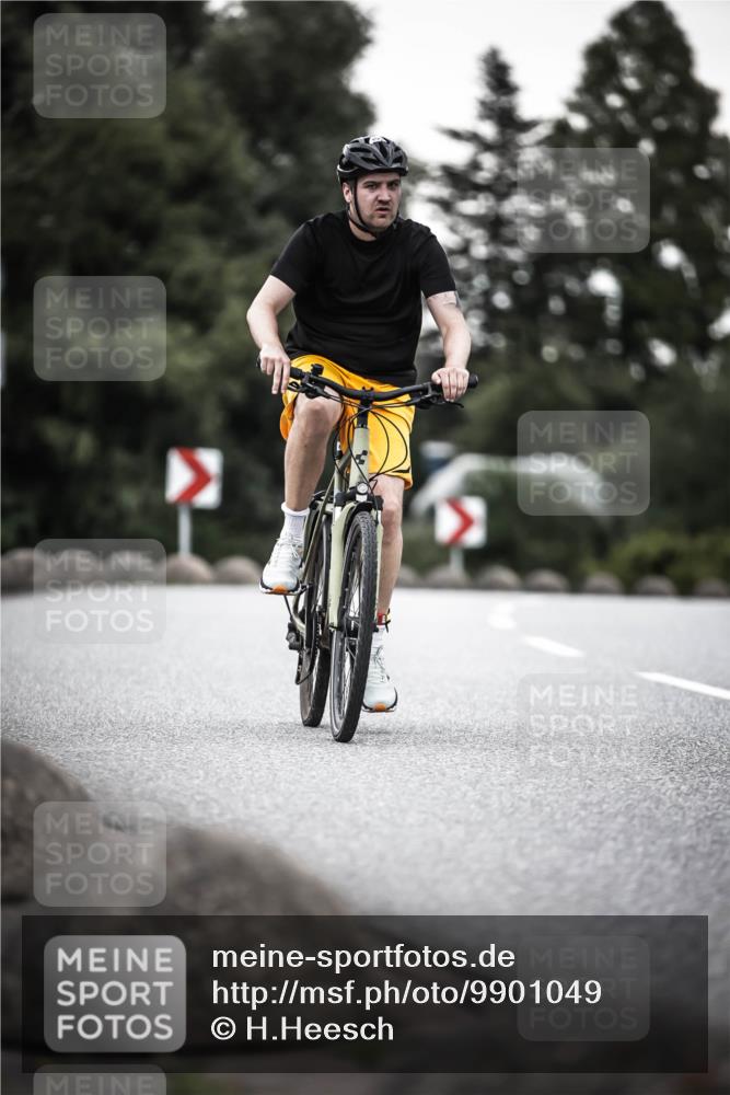 21.06.2026 - 29. Vierlanden-Triathlon H.Heesch http://msf.ph/oto/9901049 21.06.2026 10:10:30 Radfahren 3, 163, 230, 356 meine-sportfotos.de