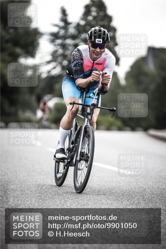 21.06.2026 - 29. Vierlanden-Triathlon H.Heesch http://msf.ph/oto/9901050 21.06.2026 09:29:42 Radfahren 186, 249, 281 meine-sportfotos.de