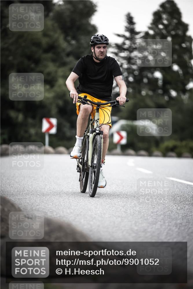 21.06.2026 - 29. Vierlanden-Triathlon H.Heesch http://msf.ph/oto/9901052 21.06.2026 10:10:30 Radfahren 3, 163, 230, 356 meine-sportfotos.de