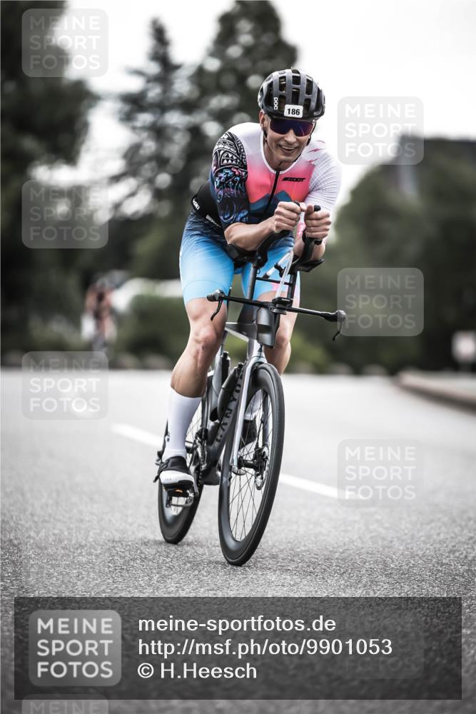 21.06.2026 - 29. Vierlanden-Triathlon H.Heesch http://msf.ph/oto/9901053 21.06.2026 09:29:42 Radfahren 186, 249, 281 meine-sportfotos.de