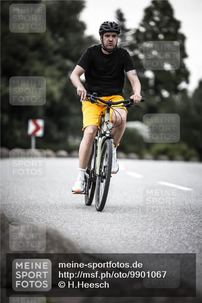 21.06.2026 - 29. Vierlanden-Triathlon H.Heesch http://msf.ph/oto/9901067 21.06.2026 10:10:30 Radfahren 3, 163, 230, 356 meine-sportfotos.de
