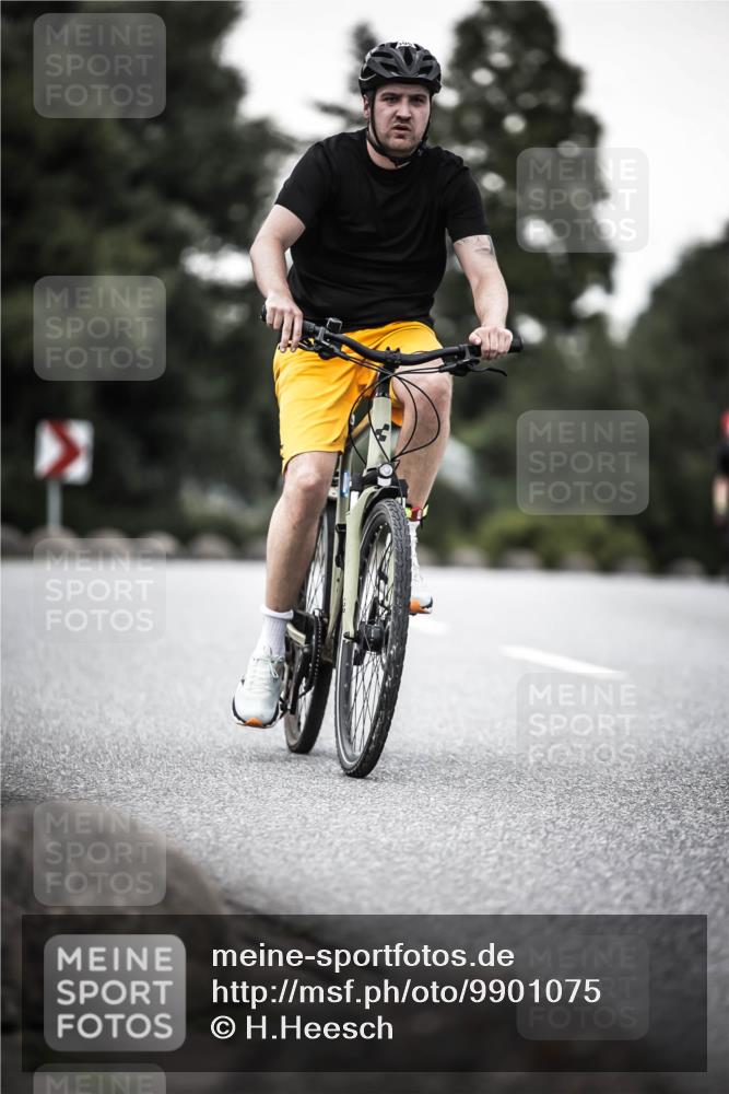 21.06.2026 - 29. Vierlanden-Triathlon H.Heesch http://msf.ph/oto/9901075 21.06.2026 10:10:30 Radfahren 3, 163, 230, 356 meine-sportfotos.de