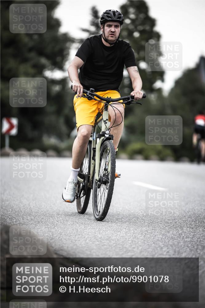 21.06.2026 - 29. Vierlanden-Triathlon H.Heesch http://msf.ph/oto/9901078 21.06.2026 10:10:30 Radfahren 3, 163, 230, 356 meine-sportfotos.de
