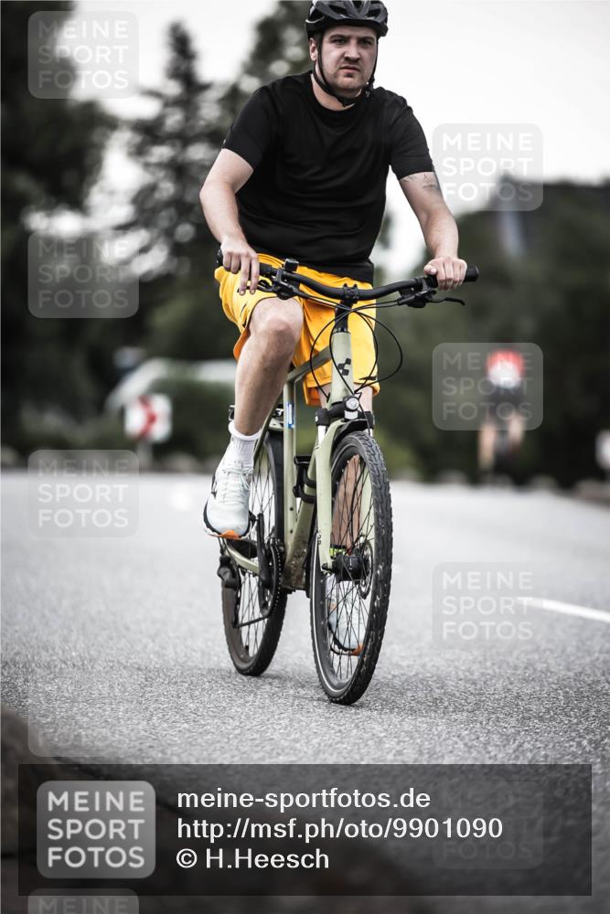 21.06.2026 - 29. Vierlanden-Triathlon H.Heesch http://msf.ph/oto/9901090 21.06.2026 10:10:30 Radfahren 3, 163, 230, 356 meine-sportfotos.de