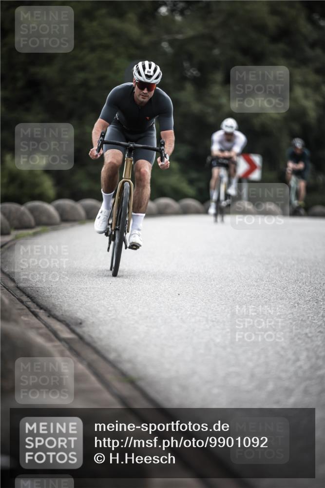 21.06.2026 - 29. Vierlanden-Triathlon H.Heesch http://msf.ph/oto/9901092 21.06.2026 09:29:55 Radfahren 7, 38, 67, 82, 88, 100, 109 meine-sportfotos.de