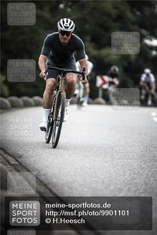 21.06.2026 - 29. Vierlanden-Triathlon H.Heesch http://msf.ph/oto/9901101 21.06.2026 09:29:55 Radfahren 7, 38, 67, 82, 88, 100, 109 meine-sportfotos.de