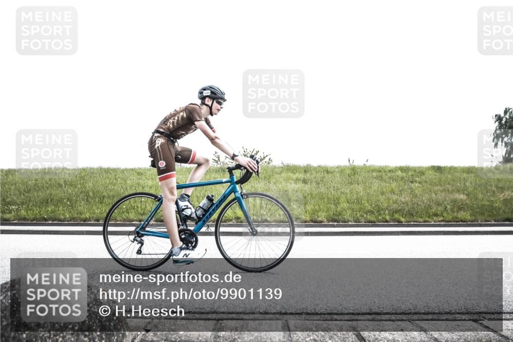 21.06.2026 - 29. Vierlanden-Triathlon H.Heesch http://msf.ph/oto/9901139 21.06.2026 14:53:27 Radfahren  meine-sportfotos.de