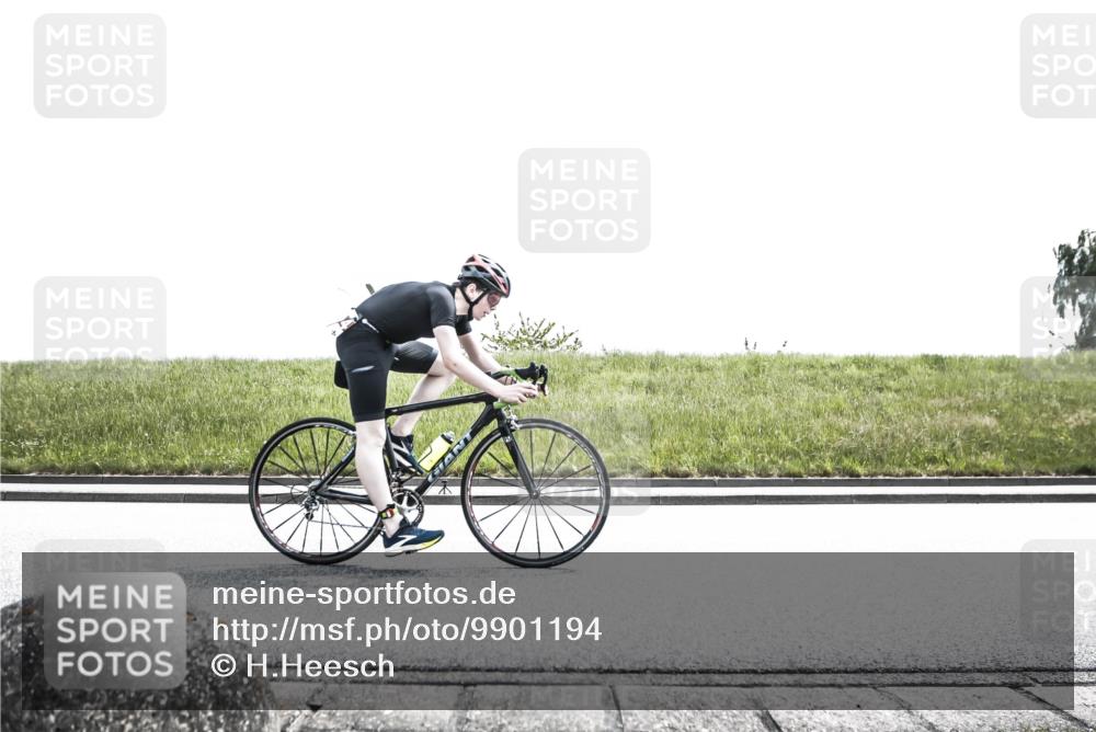 21.06.2026 - 29. Vierlanden-Triathlon H.Heesch http://msf.ph/oto/9901194 21.06.2026 14:55:00 Radfahren  meine-sportfotos.de