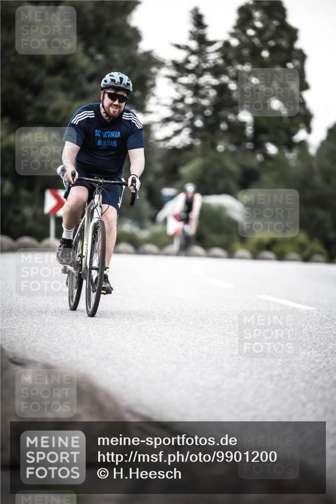 21.06.2026 - 29. Vierlanden-Triathlon H.Heesch http://msf.ph/oto/9901200 21.06.2026 10:11:19 Radfahren 325, 338 meine-sportfotos.de