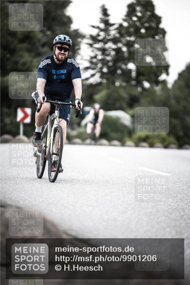 21.06.2026 - 29. Vierlanden-Triathlon H.Heesch http://msf.ph/oto/9901206 21.06.2026 10:11:19 Radfahren 325, 338 meine-sportfotos.de