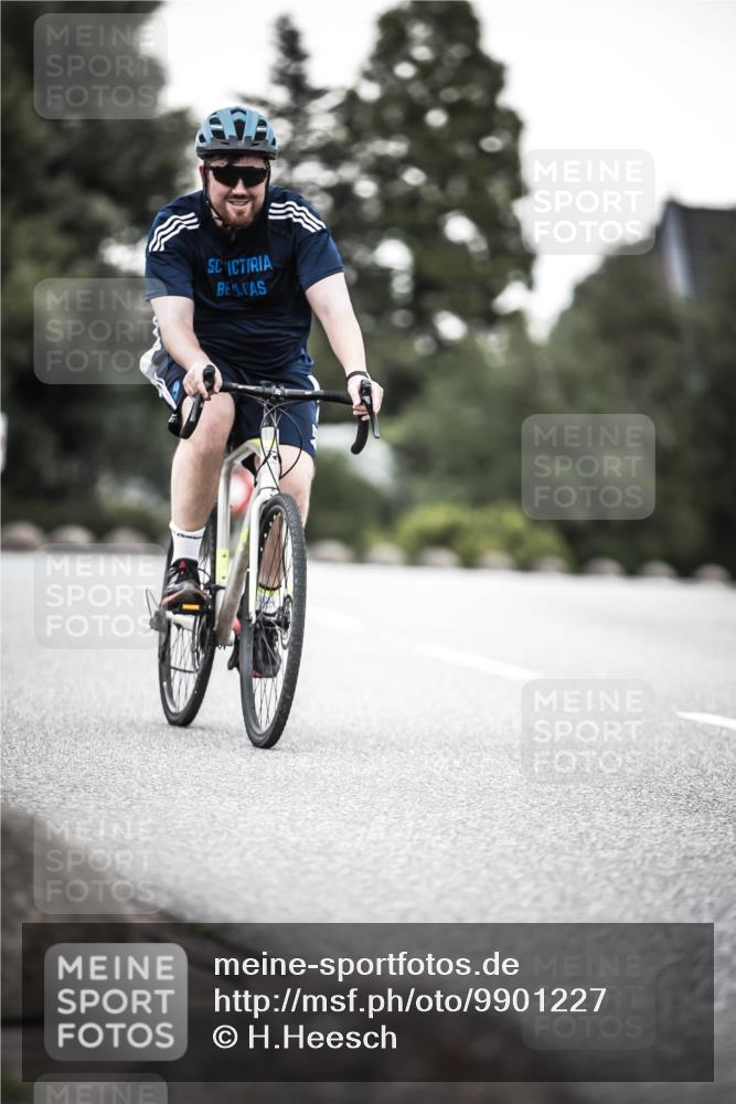 21.06.2026 - 29. Vierlanden-Triathlon H.Heesch http://msf.ph/oto/9901227 21.06.2026 10:11:19 Radfahren 325, 338 meine-sportfotos.de
