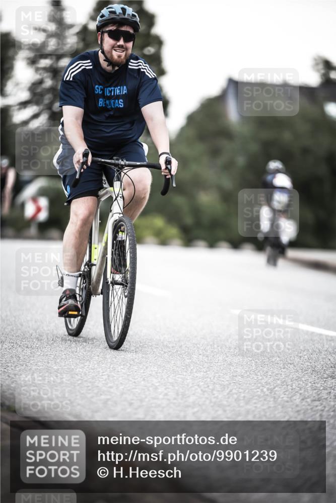 21.06.2026 - 29. Vierlanden-Triathlon H.Heesch http://msf.ph/oto/9901239 21.06.2026 10:11:20 Radfahren 296, 325, 338 meine-sportfotos.de