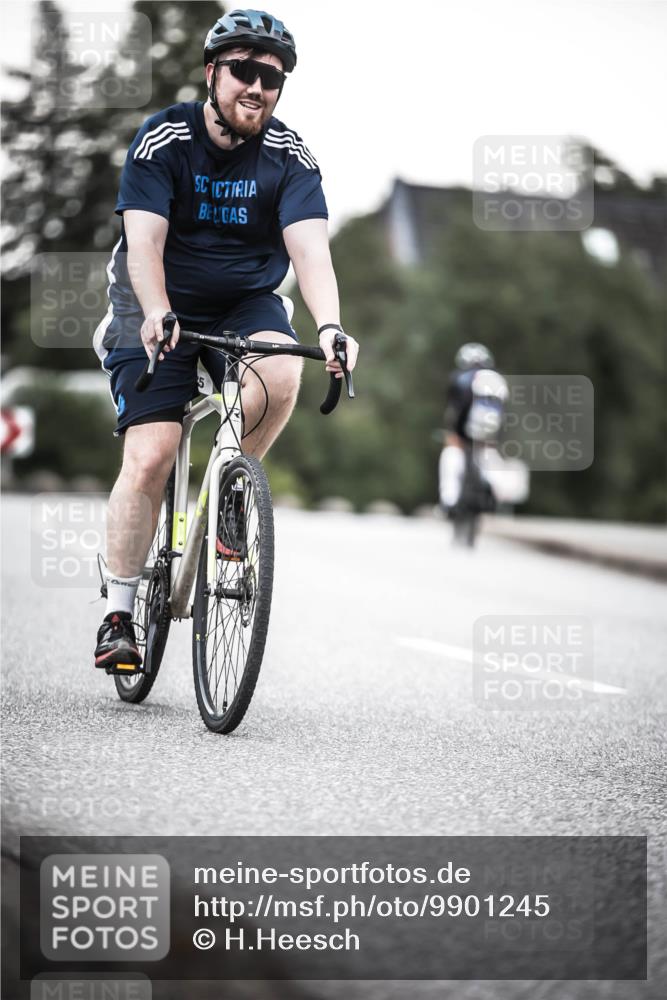 21.06.2026 - 29. Vierlanden-Triathlon H.Heesch http://msf.ph/oto/9901245 21.06.2026 10:11:20 Radfahren 296, 325, 338 meine-sportfotos.de