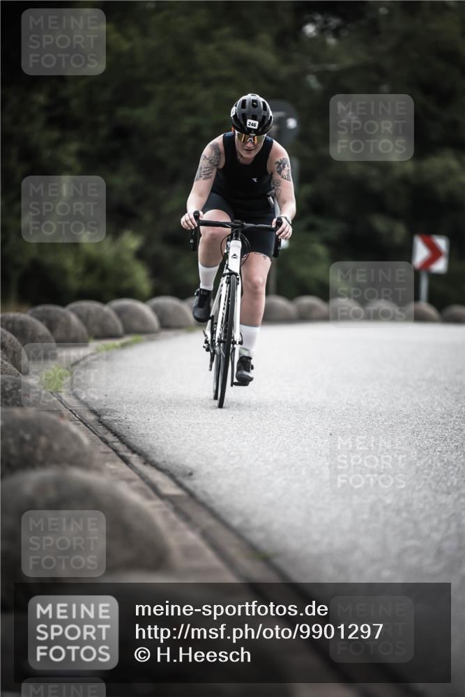 21.06.2026 - 29. Vierlanden-Triathlon H.Heesch http://msf.ph/oto/9901297 21.06.2026 09:30:23 Radfahren 80, 133, 246 meine-sportfotos.de