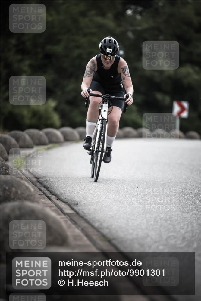 21.06.2026 - 29. Vierlanden-Triathlon H.Heesch http://msf.ph/oto/9901301 21.06.2026 09:30:23 Radfahren 80, 133, 246 meine-sportfotos.de