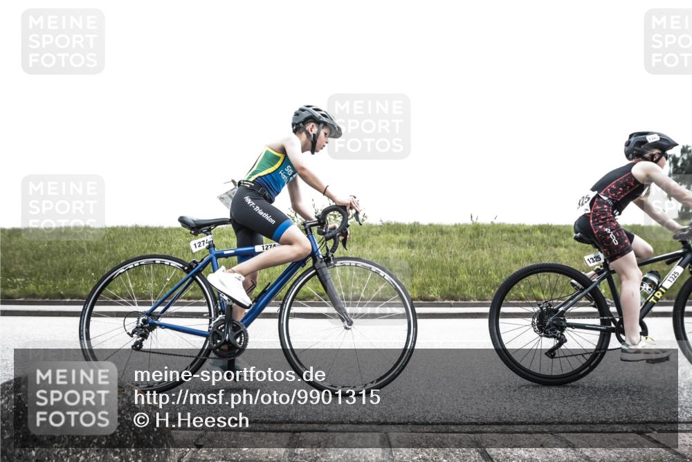 21.06.2026 - 29. Vierlanden-Triathlon H.Heesch http://msf.ph/oto/9901315 21.06.2026 14:56:44 Radfahren 1313, 1324, 1325 meine-sportfotos.de