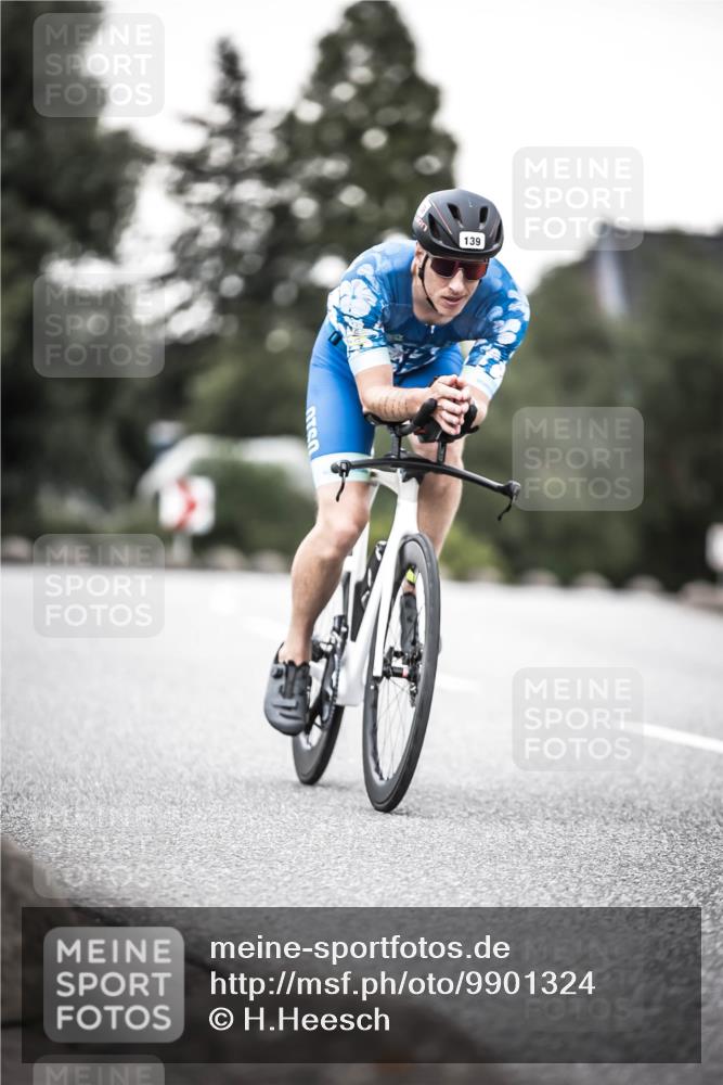 21.06.2026 - 29. Vierlanden-Triathlon H.Heesch http://msf.ph/oto/9901324 21.06.2026 10:11:29 Radfahren 139, 198, 296, 338 meine-sportfotos.de