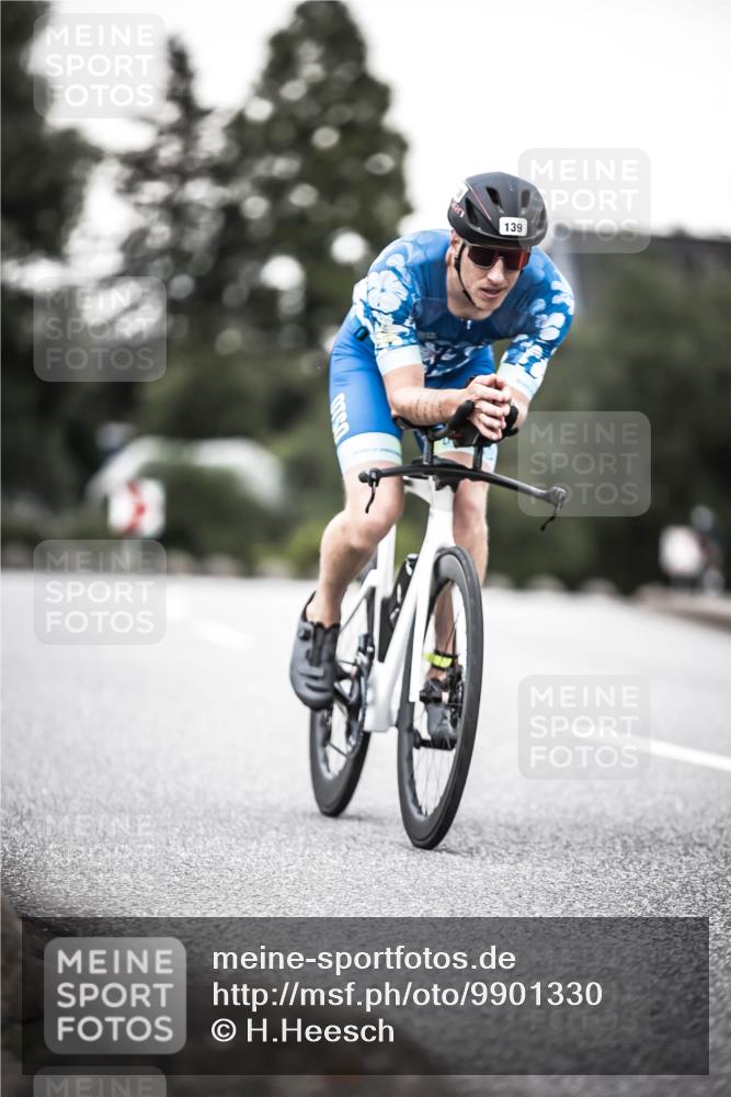 21.06.2026 - 29. Vierlanden-Triathlon H.Heesch http://msf.ph/oto/9901330 21.06.2026 10:11:29 Radfahren 139, 198, 296, 338 meine-sportfotos.de