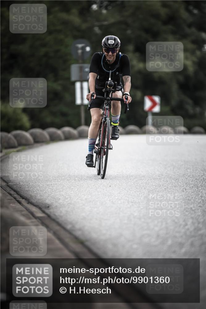 21.06.2026 - 29. Vierlanden-Triathlon H.Heesch http://msf.ph/oto/9901360 21.06.2026 09:31:06 Radfahren 2, 115, 124, 167, 245 meine-sportfotos.de