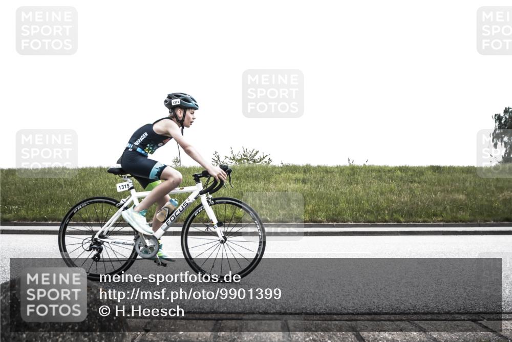 21.06.2026 - 29. Vierlanden-Triathlon H.Heesch http://msf.ph/oto/9901399 21.06.2026 14:57:59 Radfahren 1305, 1319 meine-sportfotos.de