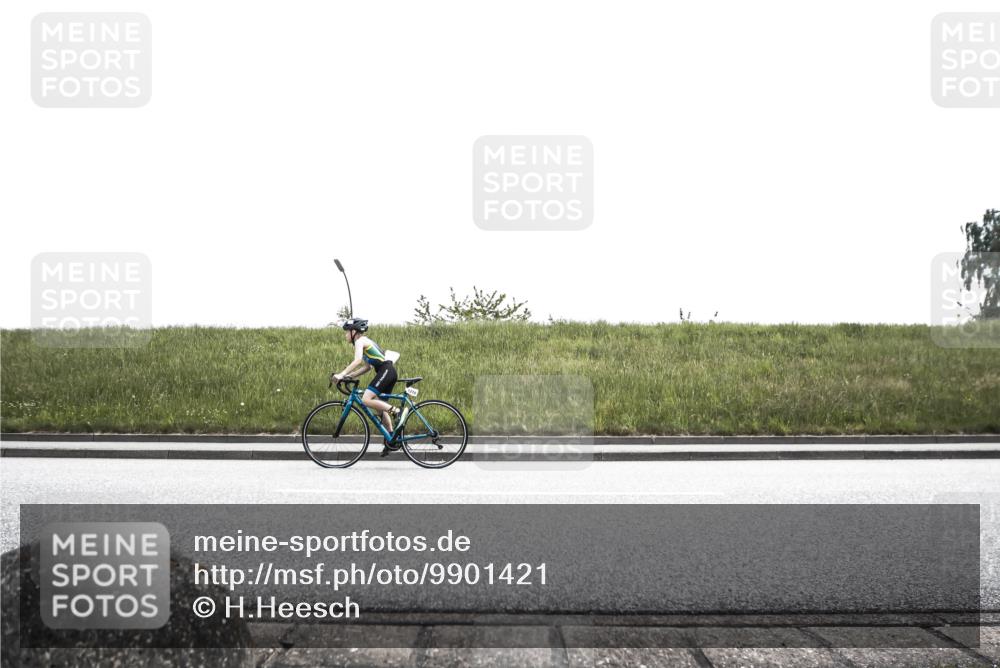 21.06.2026 - 29. Vierlanden-Triathlon H.Heesch http://msf.ph/oto/9901421 21.06.2026 14:58:10 Radfahren 1303 meine-sportfotos.de